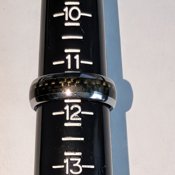 Mens Tungsten Ring Size 11.5 With Carbon Fiber Inlay - Picture 8 of 13